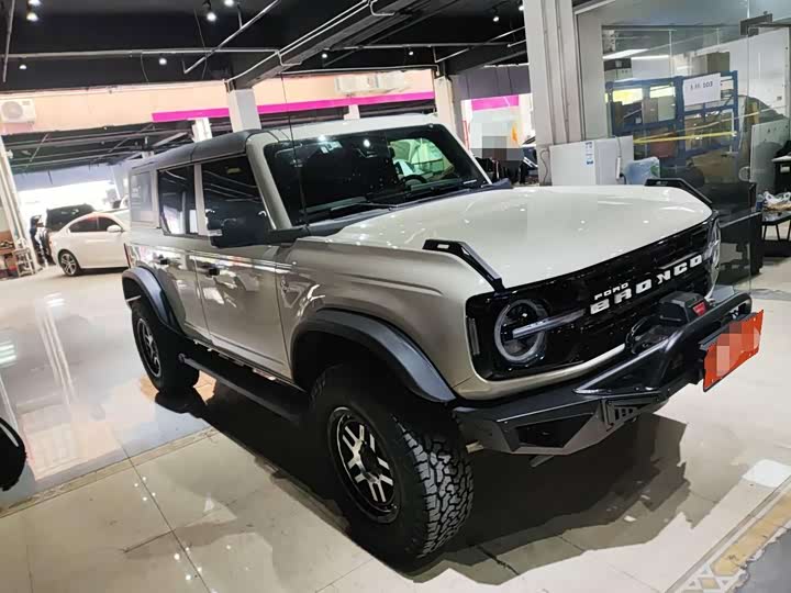 Фото 8 - Ford Bronco