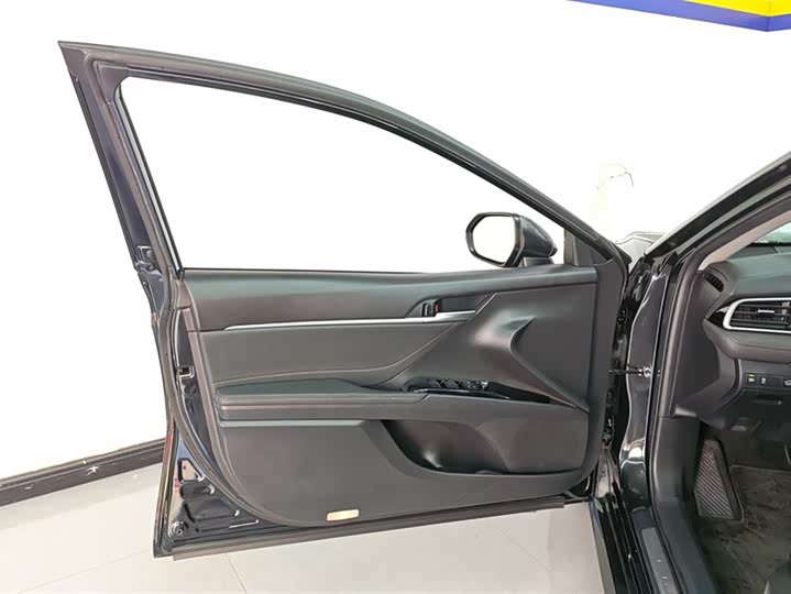 Фото 7 - Toyota Camry