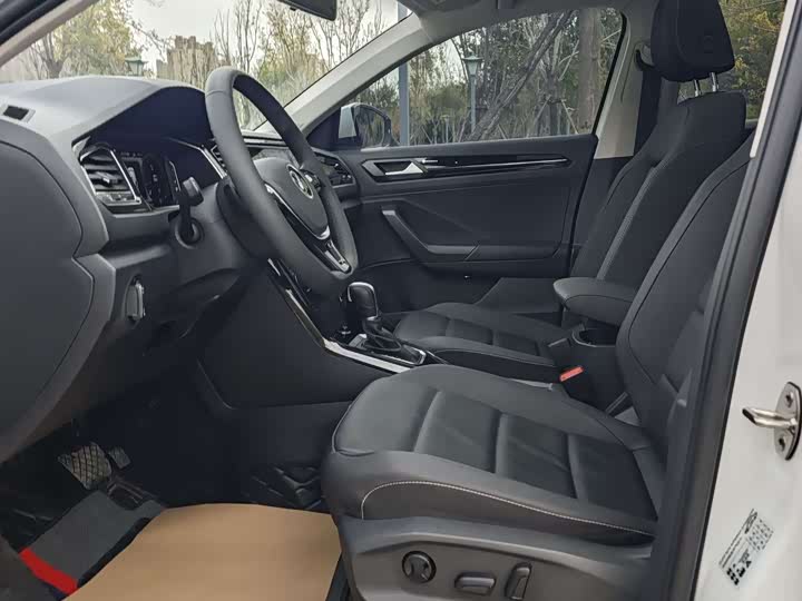 Фото 7 - Volkswagen T-Roc