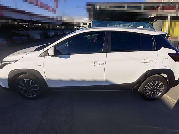 Фото 2 - Toyota Yaris L Hatchback