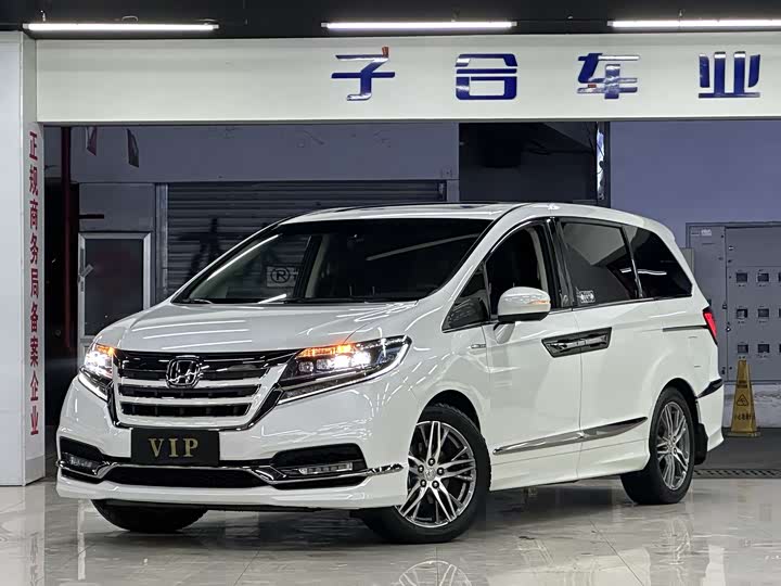 Фото 1 - Honda Elysion