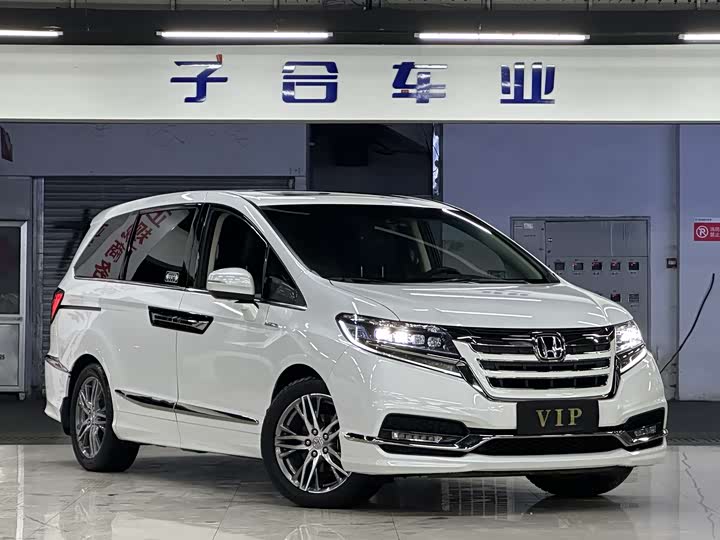 Фото 3 - Honda Elysion