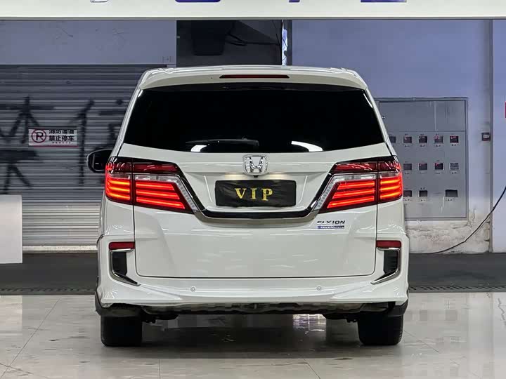 Фото 4 - Honda Elysion