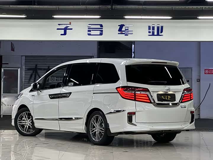 Фото 5 - Honda Elysion