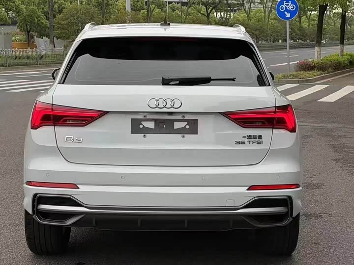 Фото 8 - Audi Q3