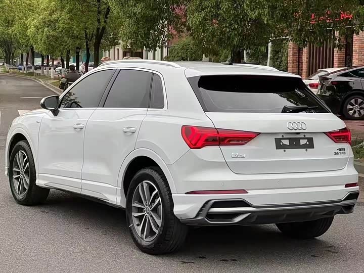 Фото 9 - Audi Q3