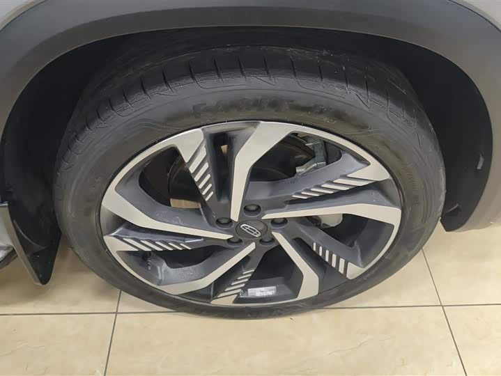 Фото 6 - Geely Monjaro