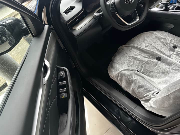 Фото 4 - Geely Preface