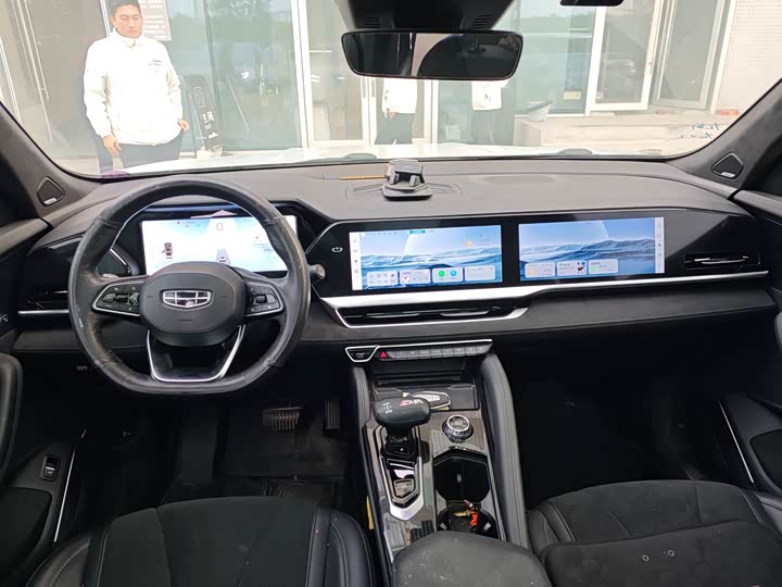 Фото 7 - Geely Monjaro