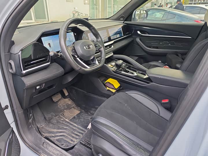 Фото 9 - Geely Monjaro