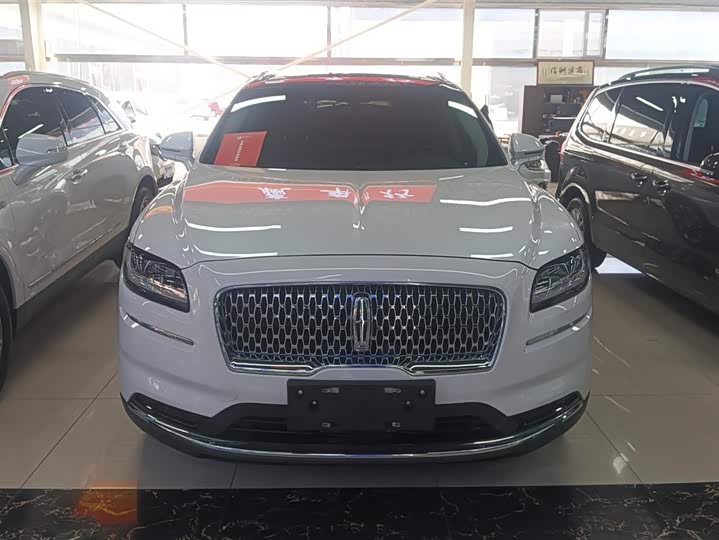 Фото 2 - Lincoln Nautilus