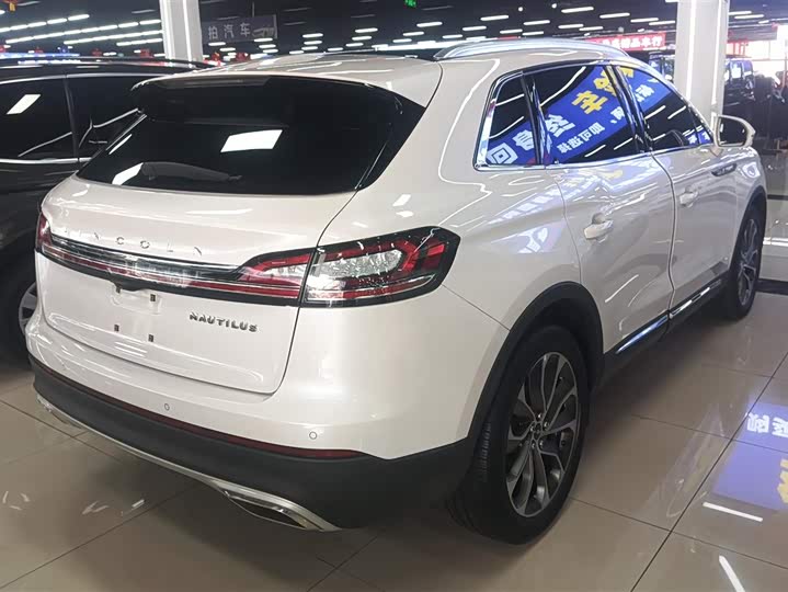 Фото 3 - Lincoln Nautilus