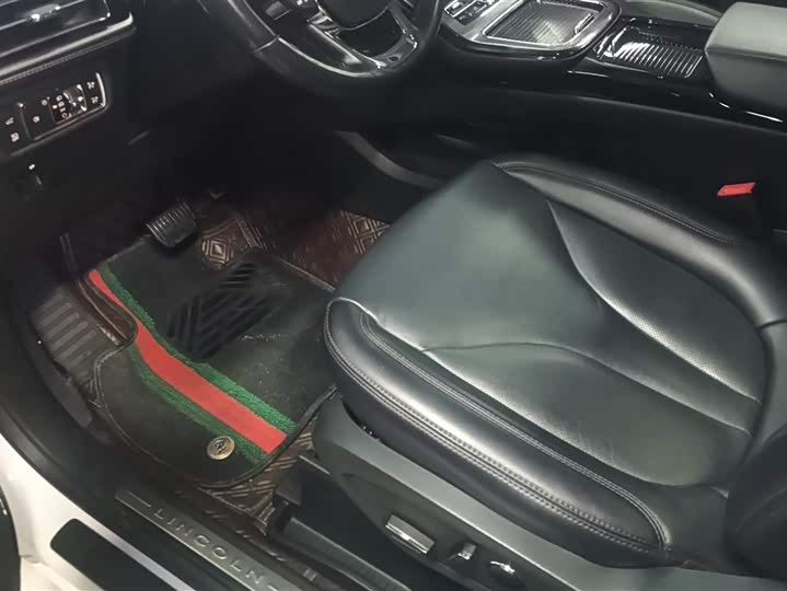 Фото 9 - Lincoln Nautilus