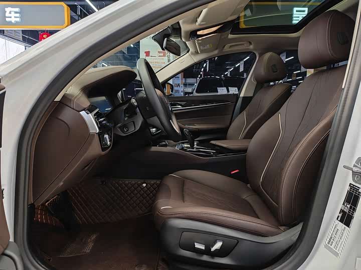 Фото 8 - BMW 5 Series