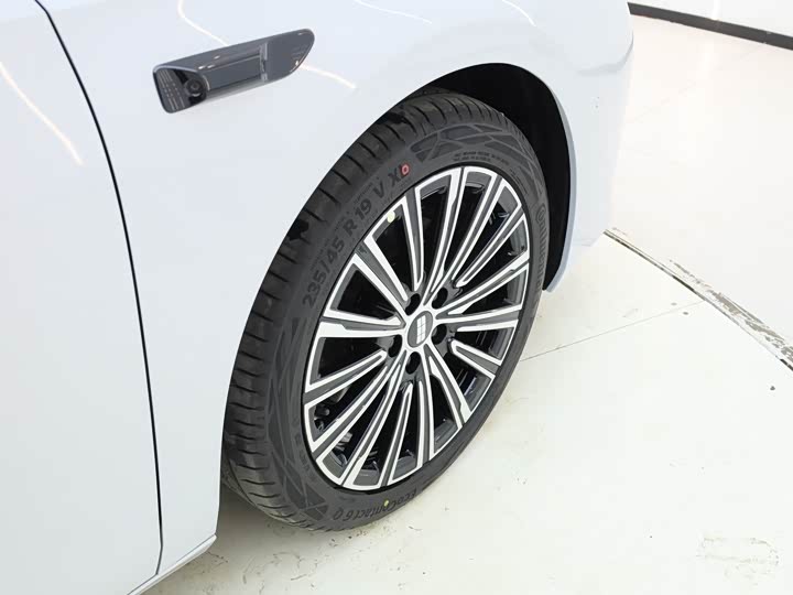 Фото 9 - Geely Galaxy A7