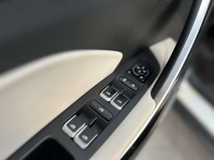 Фото 5 - Geely Atlas