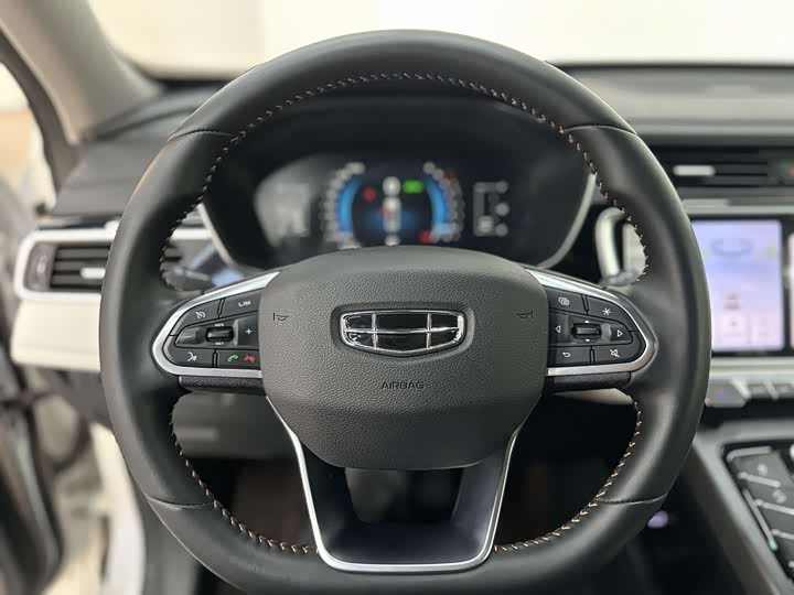 Фото 7 - Geely Atlas