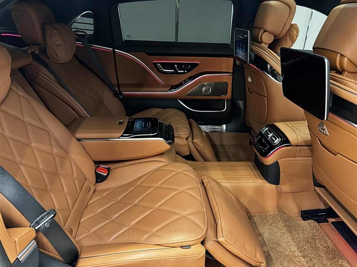 Фото 9 - Mercedes-Benz Maybach S-Class