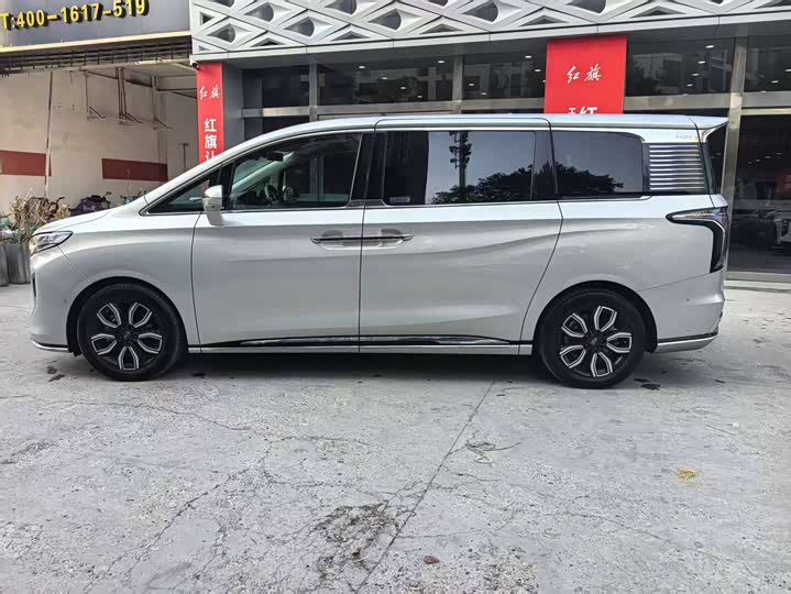 Photo 3 - Hongqi HQ9