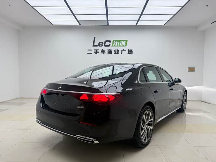 Photo 5 - Mercedes-Benz E-Class