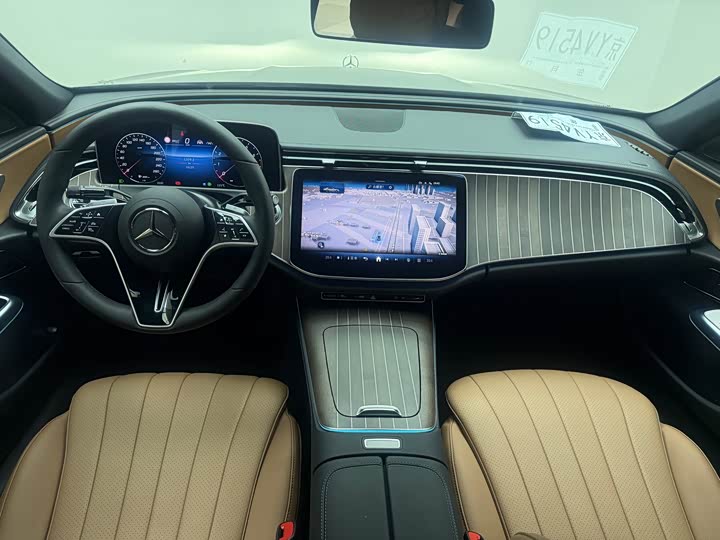 Photo 8 - Mercedes-Benz E-Class