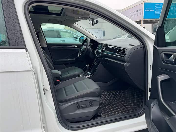 Фото 7 - Volkswagen T-Roc