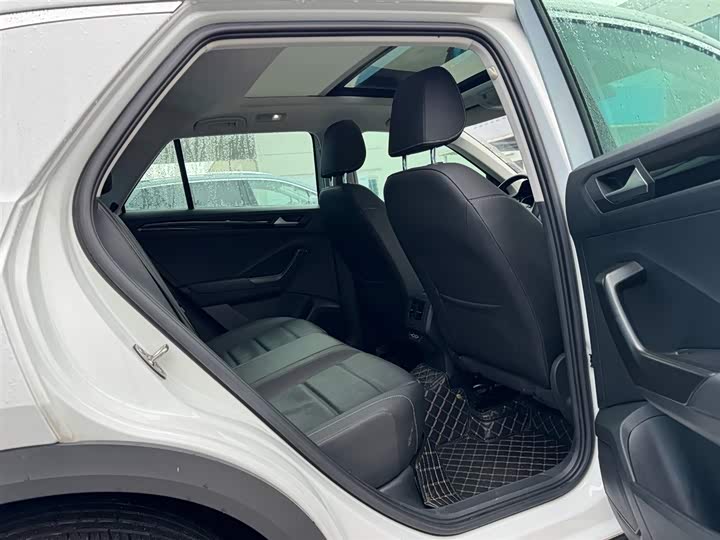 Фото 8 - Volkswagen T-Roc