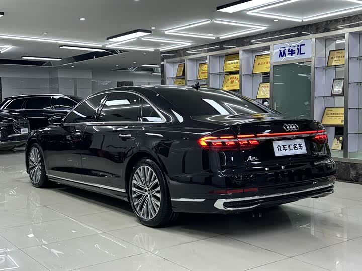 Photo 4 - Audi A8
