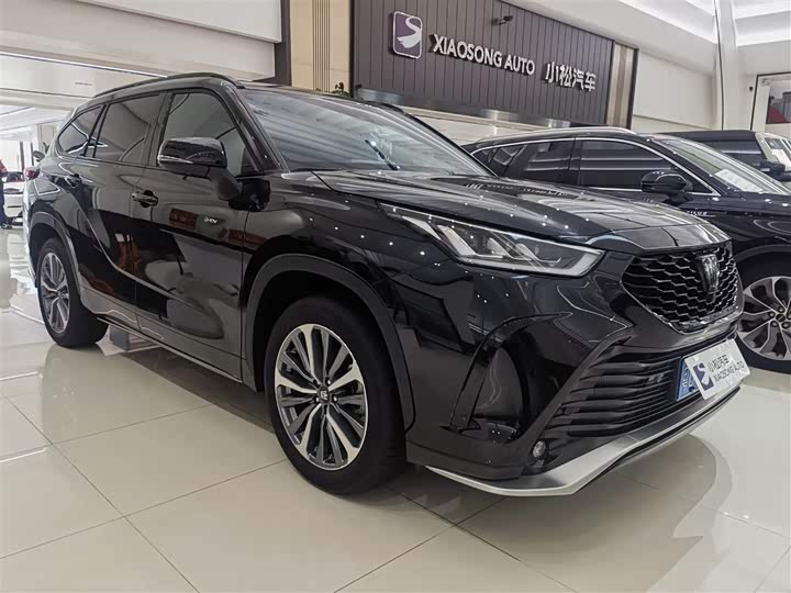 Фото 3 - Toyota Crown Kluger