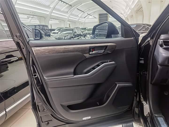 Фото 6 - Toyota Crown Kluger