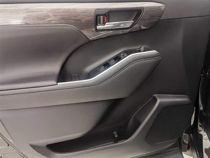 Фото 7 - Toyota Crown Kluger