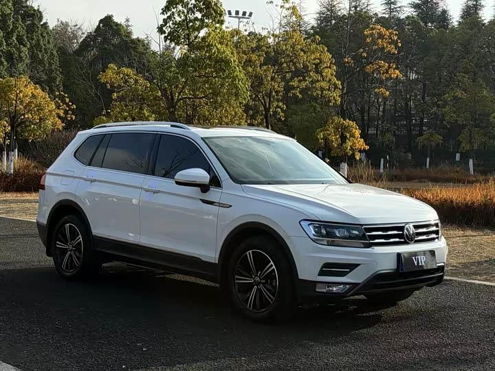 Фото 3 - Volkswagen Tiguan L Pro