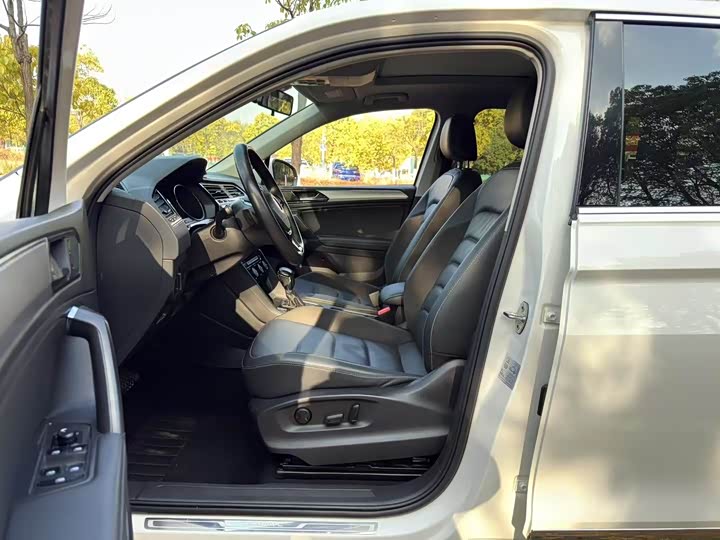 Фото 7 - Volkswagen Tiguan L Pro