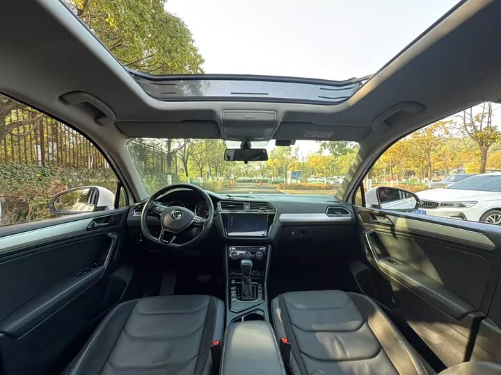 Фото 8 - Volkswagen Tiguan L Pro