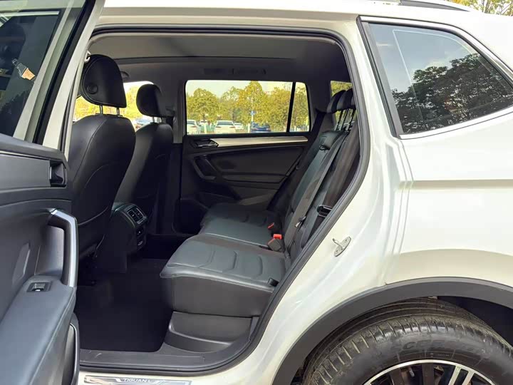 Фото 9 - Volkswagen Tiguan L Pro