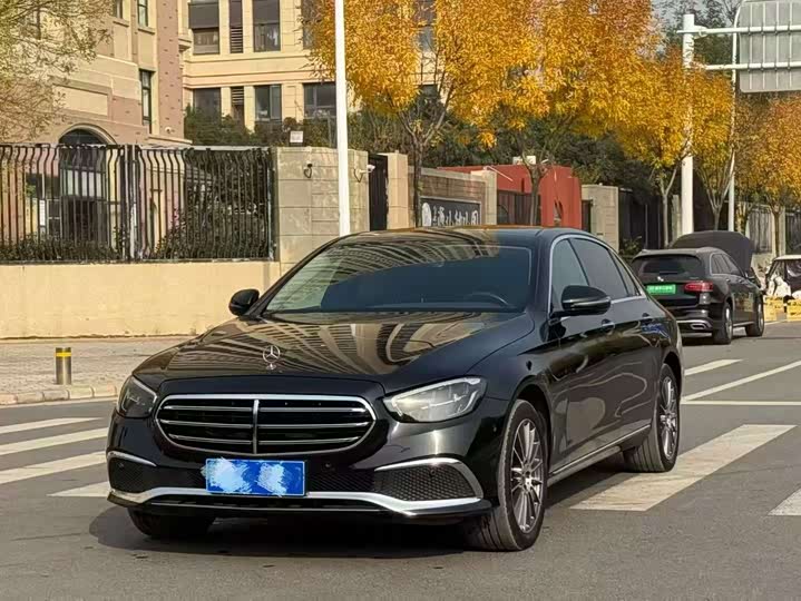 Фото 1 - Mercedes-Benz E-Class