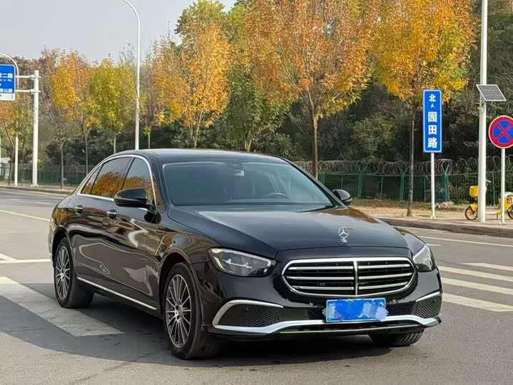 Фото 3 - Mercedes-Benz E-Class