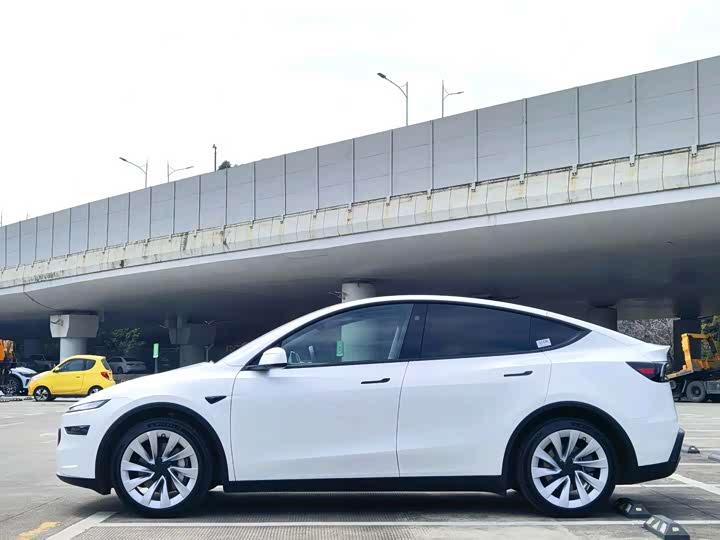 Фото 4 - Tesla Model Y