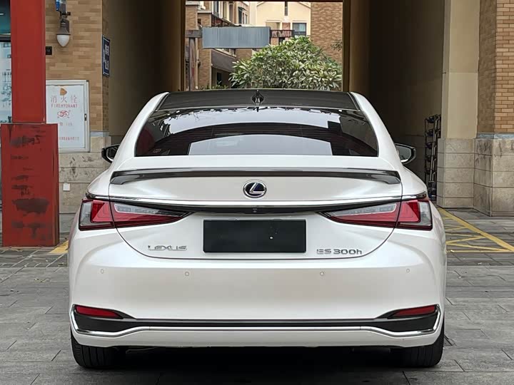 Фото 5 - Lexus ES