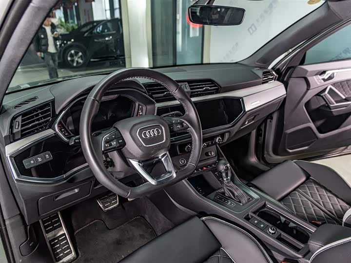 Фото 8 - Audi Q3