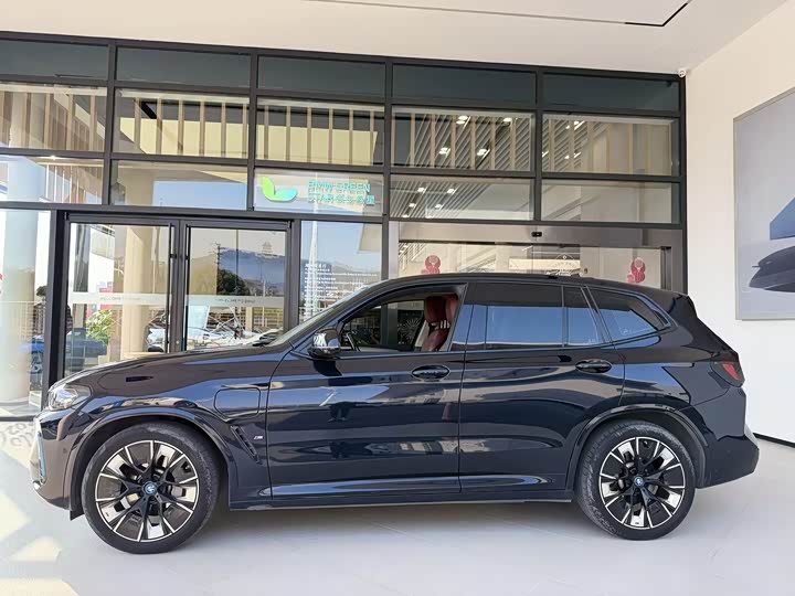 Фото 2 - BMW iX3