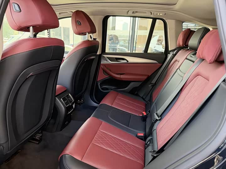 Фото 9 - BMW iX3