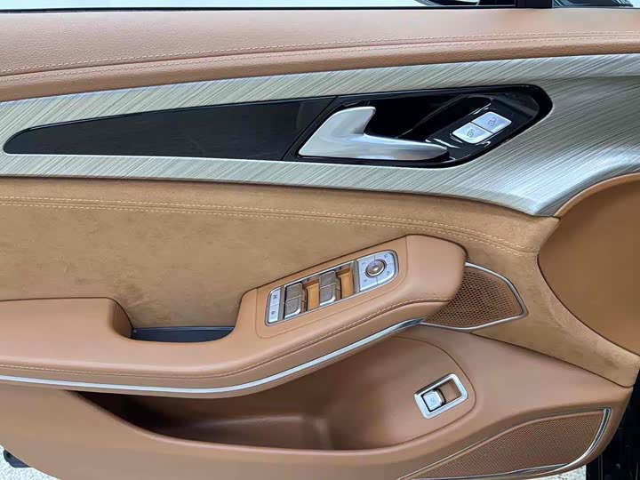 Фото 7 - Hongqi H9