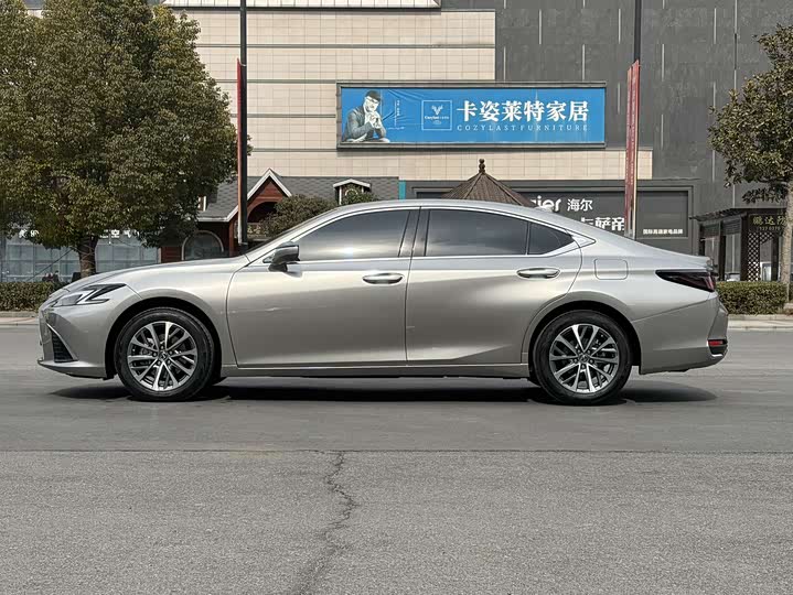 Фото 5 - Lexus ES