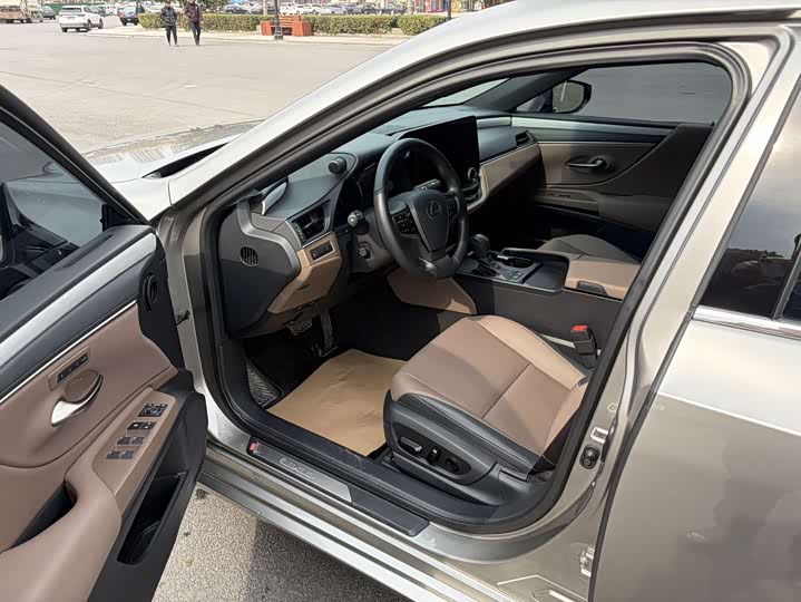 Фото 6 - Lexus ES