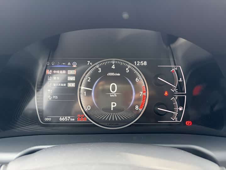 Фото 9 - Lexus ES