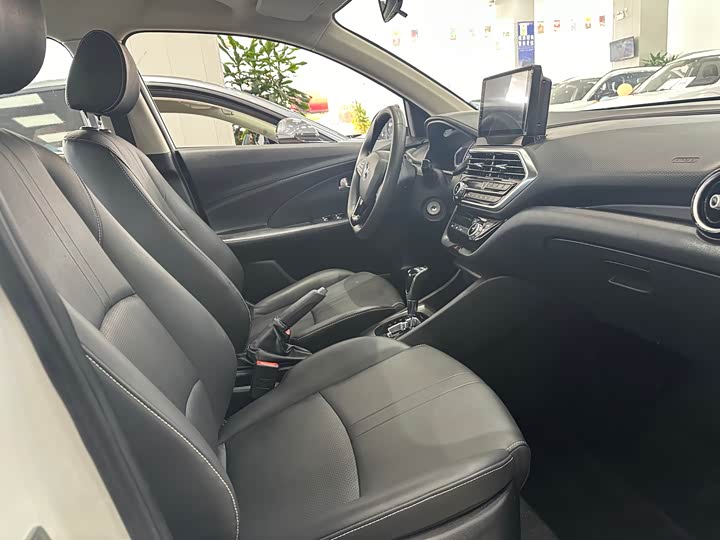 Фото 7 - Changan Alsvin