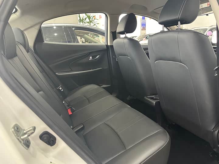 Фото 9 - Changan Alsvin