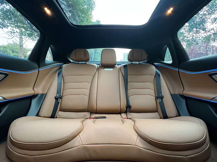 Фото 9 - Mercedes-Benz E-Class Hybrid