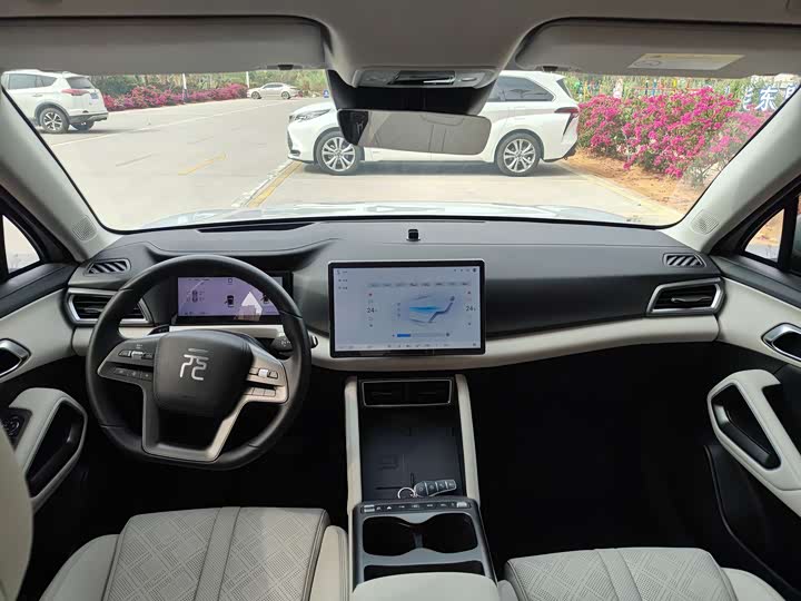 Фото 6 - BYD Yuan Up